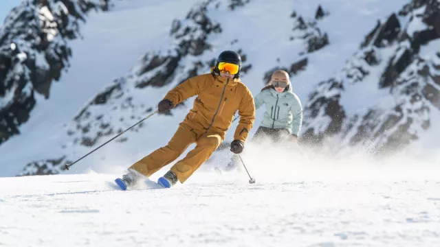 Nieve hasta la base, nueva telesilla (y cordero al fuego): así arranca la temporada 2025 en Cerro Castor