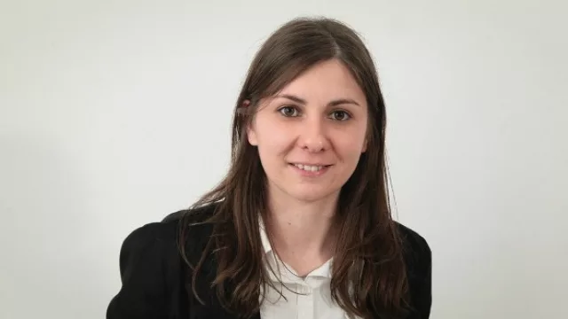 Melisa Stap, telefonista.