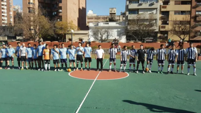 Los campeones de Futsal estrenaron cancha en Plaza de la Intendencia