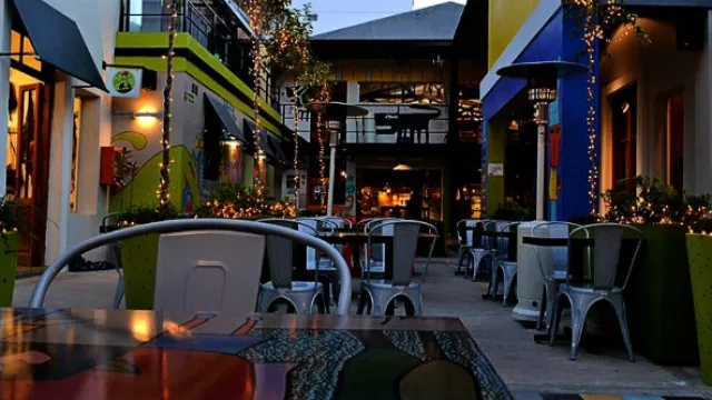 De paseo por los bares de Güemes, dicen...