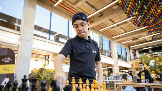 No sólo apoyan a Colapinto: Mercado Libre sponsorea a Faustino Oro, la estrella argentina del ajedrez mundial
