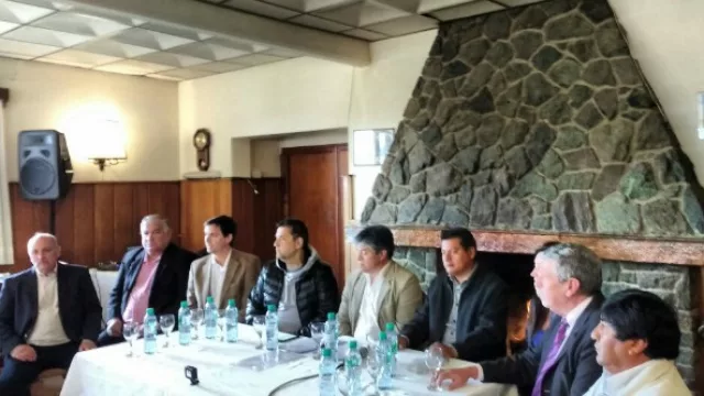 La senadora nacional por la provincia de Córdoba, Laura Rodríguez Machado, también presenció el acuerdo.