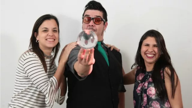 Los representantes de La Siglo, auspiciante de la sección, aportaron color y diversión a la noche.