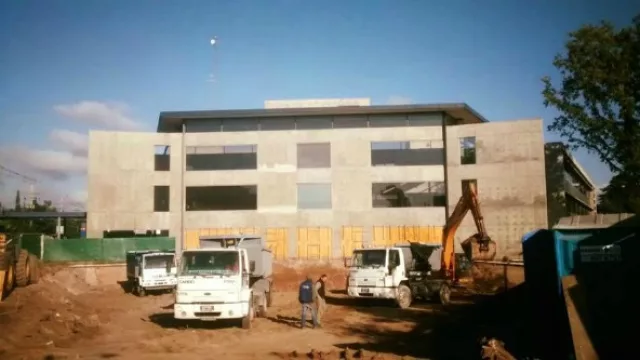 Frente al Nudo Vial de la Mujer Urbana el Sanatorio Allende realiza una ampliación de su infraestructura.