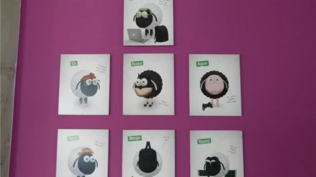 Cada uno de los miembros del equipo está representado de acuerdo a sus gustos y en formato oveja.