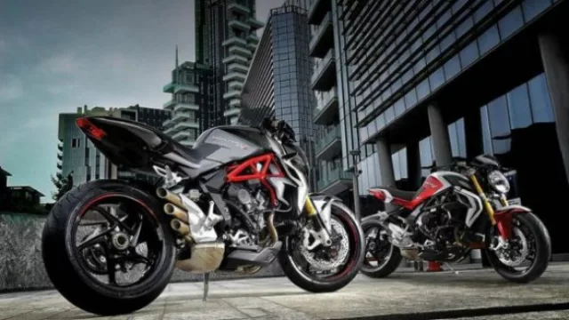 Las motos premium también tienen su veranito