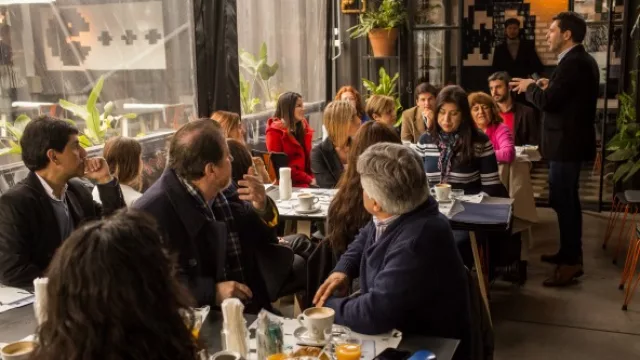 Edgardo Donato durante la presentación del ciclo de desayunos para gerentes de RRHH que dictará MundosE.