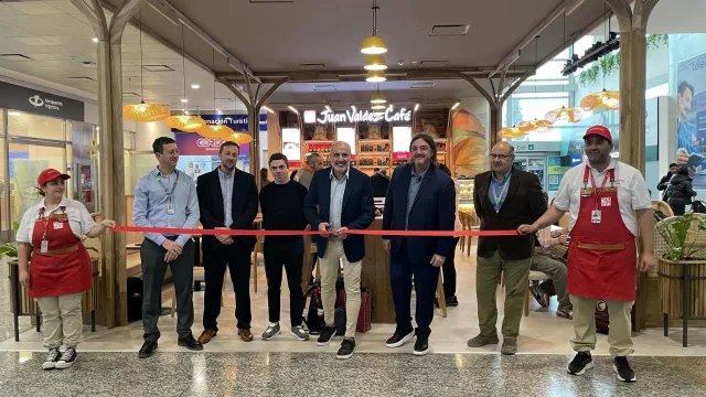 Juan Valdez Café aterriza en Córdoba: primer local “doble” en el Aeropuerto Taravella (en el hall de arribos y preembarque)