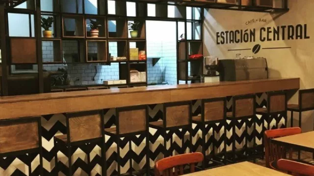 Estación Central, nuevo aroma de café en la esquina más tradicional (Colón y General Paz)