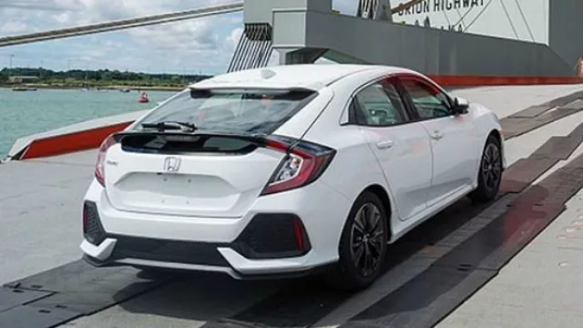 Aparecen las primeras fotos sin maquillaje de Civic hatch