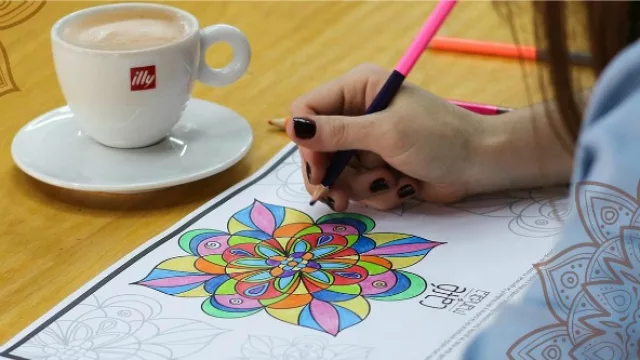 Pintamee… una mandala (y un café por favor)