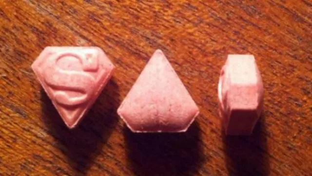 Desde tu punta de vista: ¿el consumo de drogas en las fiestas electrónicas es algo...?