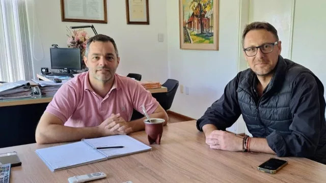 IA: Inteligencia Asociativa vs IA: Inteligencia Artificial, para el desarrollo regional ¿de qué se trata la propuesta?