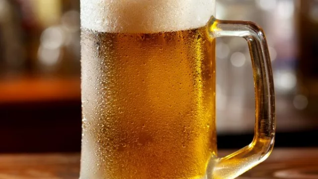 El argentino toma 43 litros de cerveza per cápita al año (consume estancado, potencial intacto