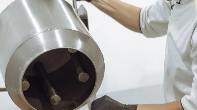 Balcami crece en ventas y exporta maquinarias para milanesas (y sí, son parientes de las históricas camisas)