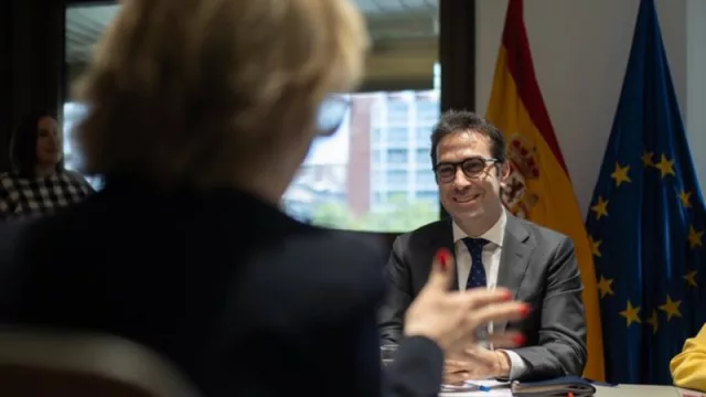 Bruselas expedienta a España por las normas que dan poder al Gobierno para frenar la OPA de BBVA a Sabadell