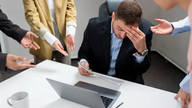 Redactores de IA: La revolución en la gestión de crisis empresariales