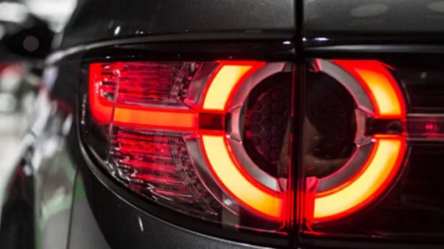 Debaten instalar luces de freno delanteras: la idea que busca cambiar la seguridad vial