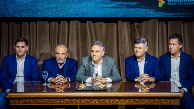 Llaryora anunció la pavimentación y rehabilitación del Camino a 60 Cuadras