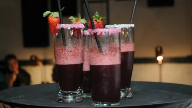 Muchos arándanos en las propuesta de gastronomía y en los tragos de Bilberry.