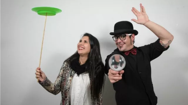 Los representantes de la Universidad Siglo 21 amenizaron el encuentro con risas y magia.