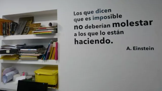 A lo largo del recorrido por la agencia, se pueden descubrir distintas frases inspiradoras.