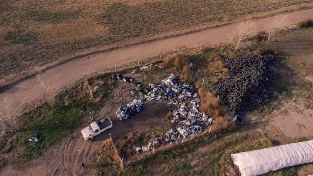 La magia circular: de silobolsas a accesorios como mochilas, bolsas y materas (cada unidad son 30 kilos de plástico)