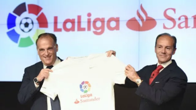 Javier Tebas, presidente de LaLiga, y Rami Aboukhair, Manager General del Banco Santander de España, son fotografiados en el anuncio del nuevo patrocinio de Santander por parte de LaLiga en Madrid.