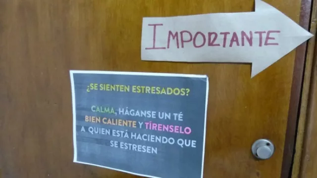 La chicas de comunicación y marketing tienen una muy buena técnica quitar el estrés.