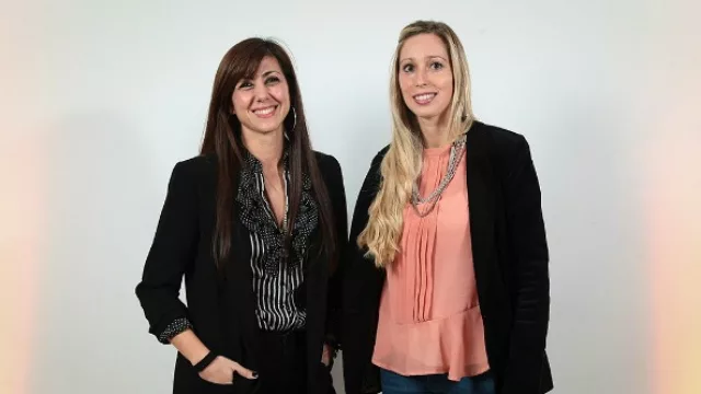 Victoria Molina, encargada del Área de Marketing y Alfonsina María Salcedo, responsable del Área Logística.