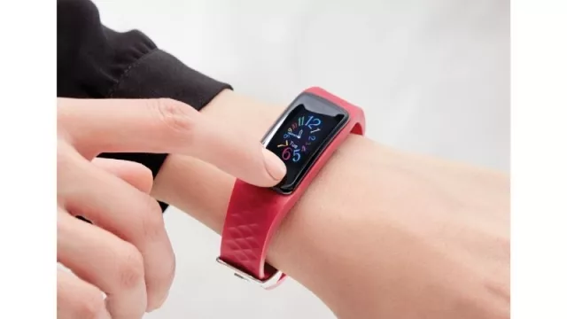 Avon se suma a los wearables con su reloj inteligente Kirán
