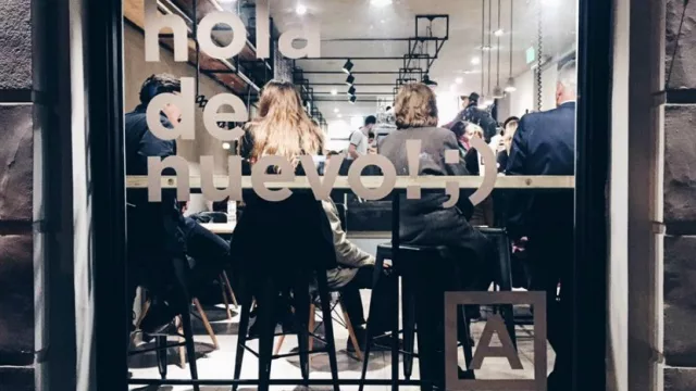 Aquiles Café reinaugura en Nueva Córdoba (y alista obras para la apertura en zona norte)