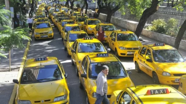 Proponen que todos los taxis y remises sean de origen cordobés
