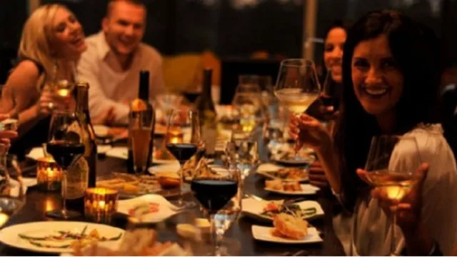 Este miércoles es el Día del Amigo y lo más probable que hagas es…