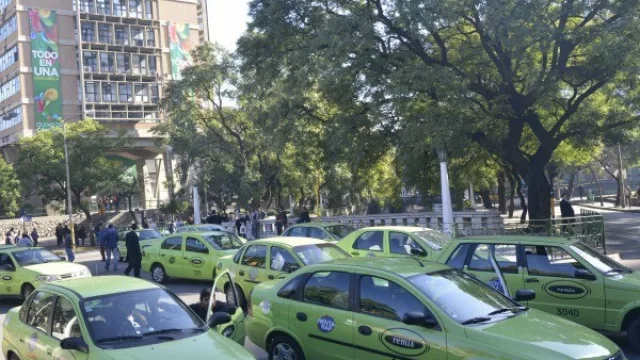 Los remiseros recibirán pago con tarjeta a través de Cotidiano (un desarrollo local)