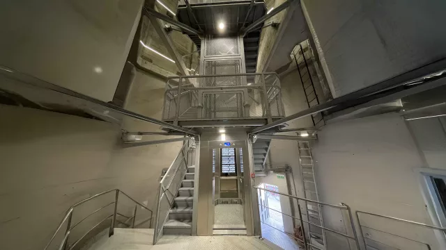 Ya se puede subir en ascensor a la cima del Obelisco (Servas lo hizo: sin sala de máquinas y de motor compacto)