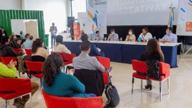 AWS (Amazon) empieza a formar recursos en Tierra del Fuego (¿se viene algo más grande del gigante en la región?)