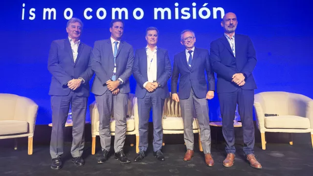 La industria automotriz quiere saber qué hará Milei después de octubre (5 CEOs compartieron escenario en el FIAC de Córdoba)