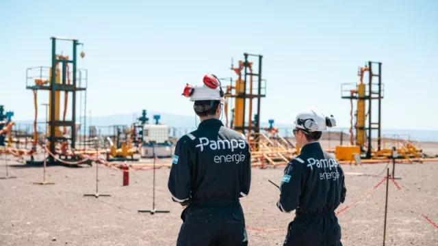 Pampa Energía reporta caída de ganancias pero refuerza su apuesta por el petróleo en Vaca Muerta