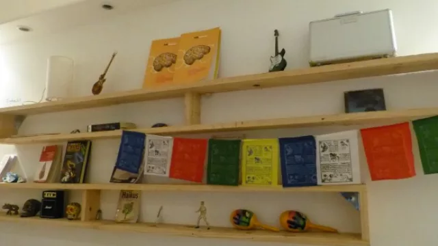 Lo banderines, son un regalo de un amigo de Luciano que viajó al Tibet y representan mantras.