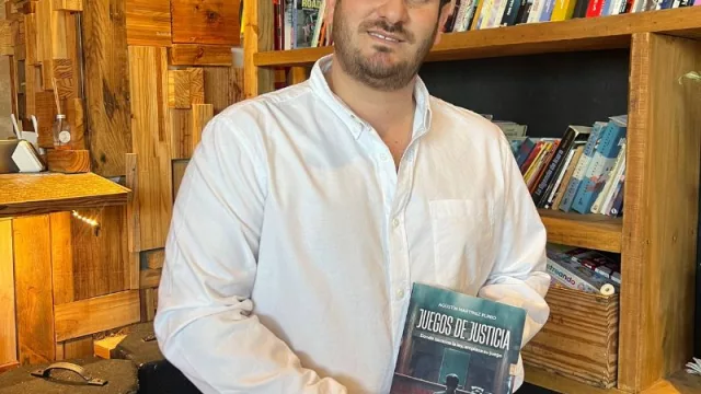 De los tribunales a las librerías (y al e-commerce): Agustín Martínez Plinio, el abogado cordobés que convirtió su hobby en negocio