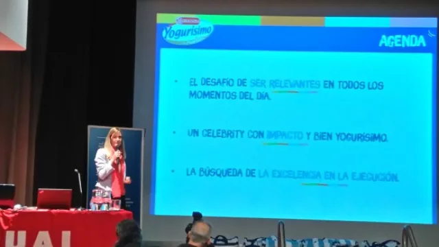 Paola Valverde (senior brand manager de Yogurísimo / Danone) cuenta el caso del relanzamiento de Yogurísimo como -One brand-.