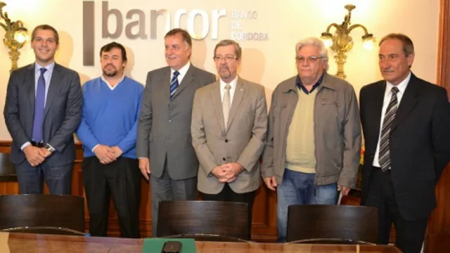 2.000 almacenes comenzarán a recibir tarjetas de débito, crédito y prepago