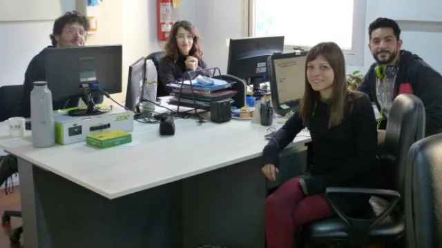 Konitio:(Izq) Cristian Ramazín (Programación y desarrollo web), Paula Cebba (Analítica web), Juliana Mamarino Tachella (Diseñadora gráfica) y Adriel Riveras (Diseñador senior).