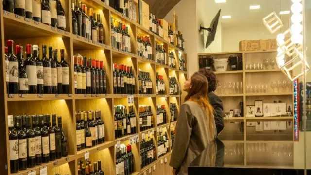 Saluda a la gente de Dioniso, que abre nueva sucursal