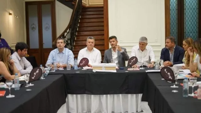 Turismo se prepara de cara para el verano 2022: proyecta líneas de créditos para el sector 