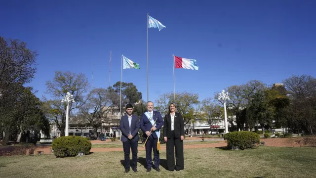 Villa María izó por primera vez su bandera en Plaza Centenario