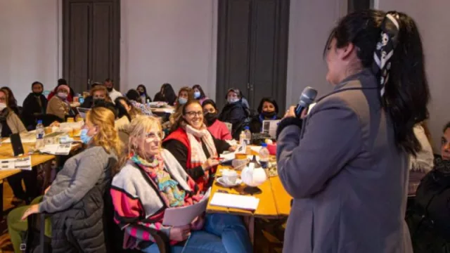 Continúan las capacitaciones para feriantes de la economía social