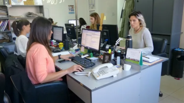 En la oficina que está próxima a agrandarse, trabajan los ejecutivos y asistentes de cuentas de la agencia.