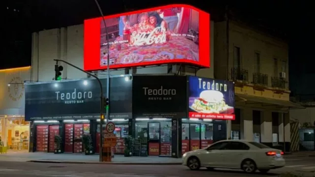 OOH y DOOH como pilares del Crossing MKT en Latam: “Señal” enciende la primera pantalla curva en Córdoba